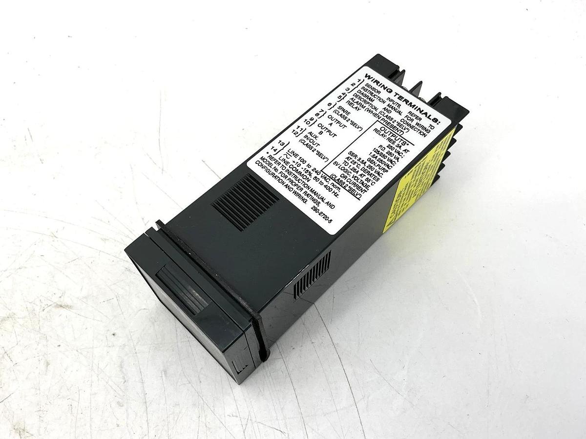 New Omega Engineering CN76133 Auto Tune Temperature Controller 100-240VAC