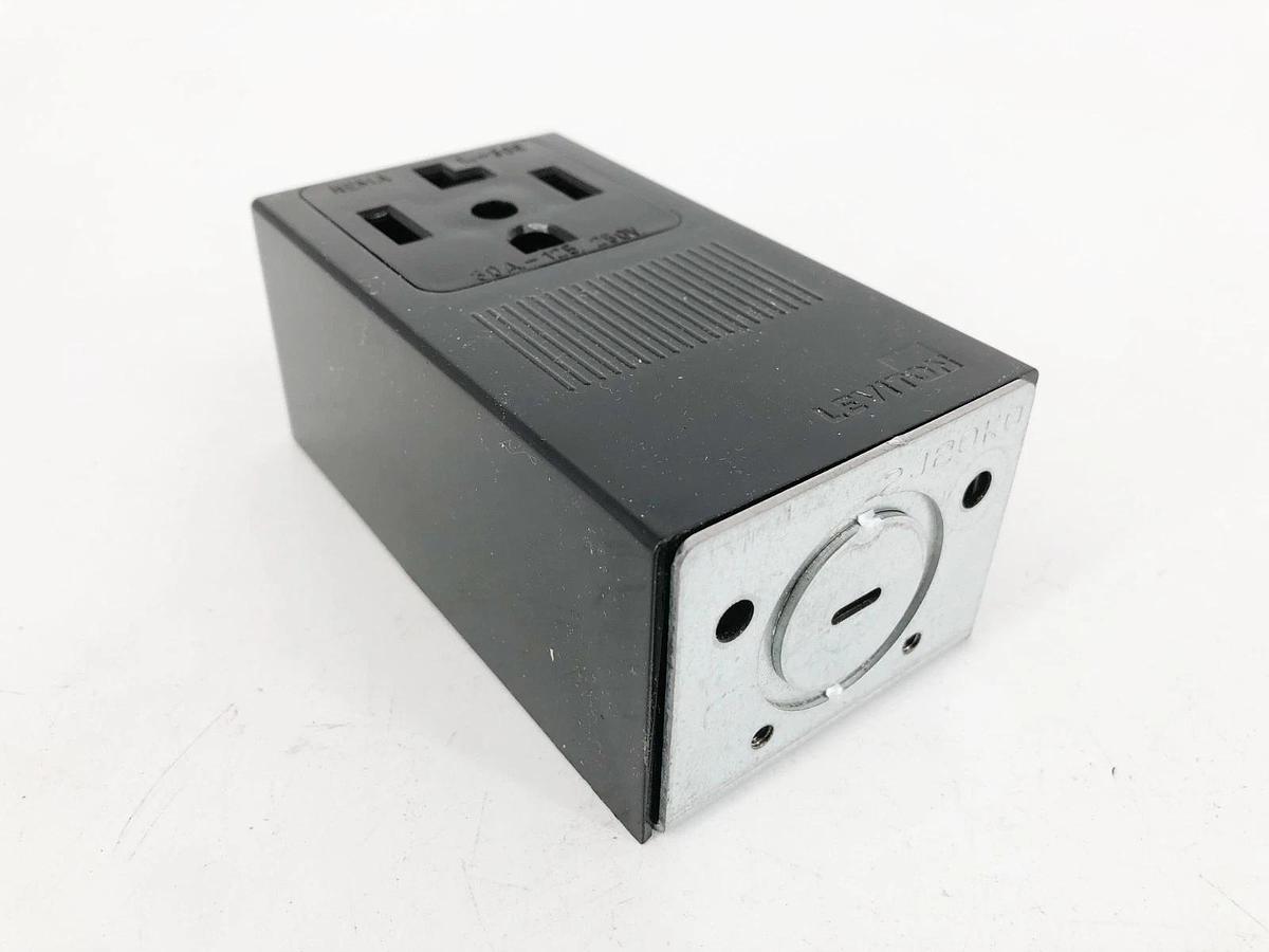 New Leviton 9432-P Straight Blade Angle Plug 30A 125/250V 3-P 4 Wire NEMA 14-30P