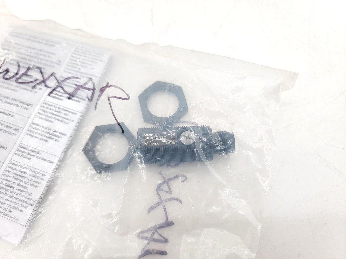 New Omron E3FA-DN22 Photoelectric Sensor 10-30VDC M12 300mm