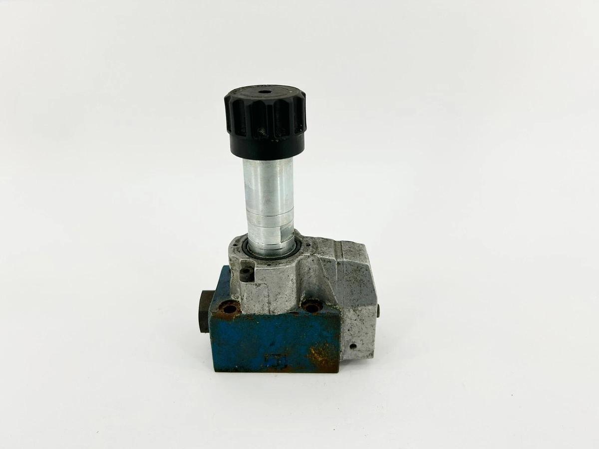Used Rexroth R900566289 Directional Poppet Valve, 24VDC, M-3SEW6U36/630MG24N9K4