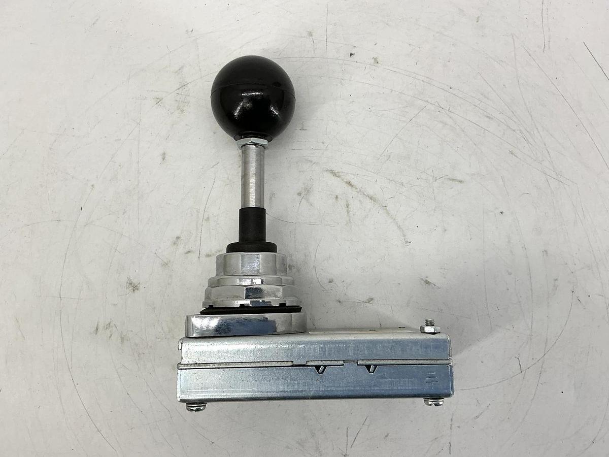 New Eaton 10250T451 Ser A2 4Pos Joystick Operator Momentary No Latch