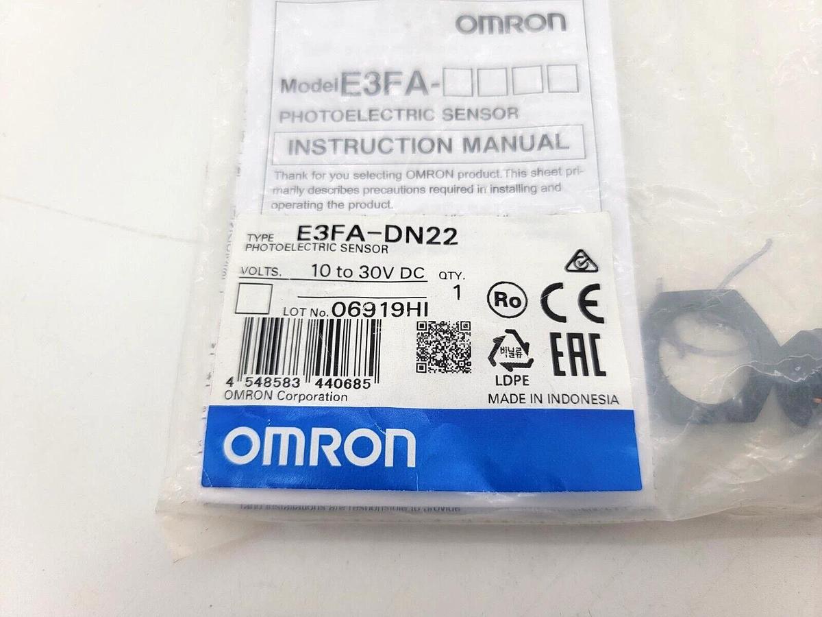 New Omron E3FA-DN22 Photoelectric Sensor 10-30VDC M12 300mm
