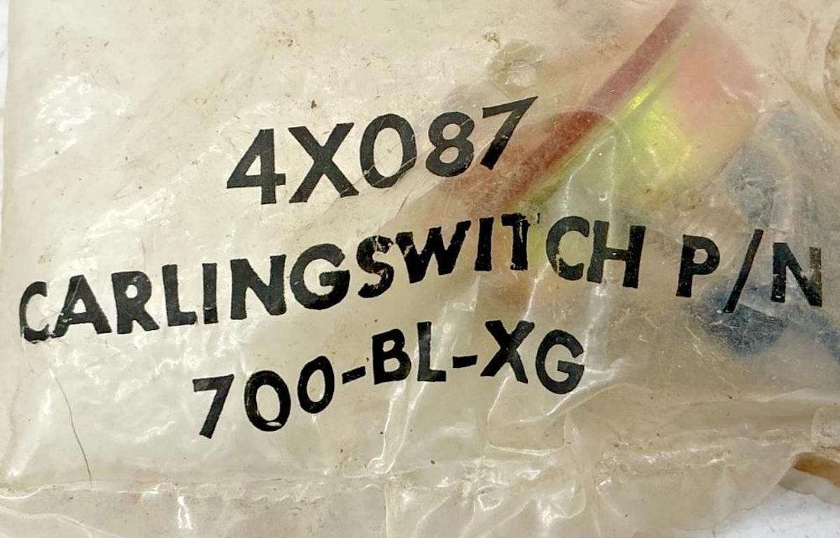 New Carlingswitch 700-BL-XG Selector Switch Plug-In 4-Pin 4A 120VAC 4X087