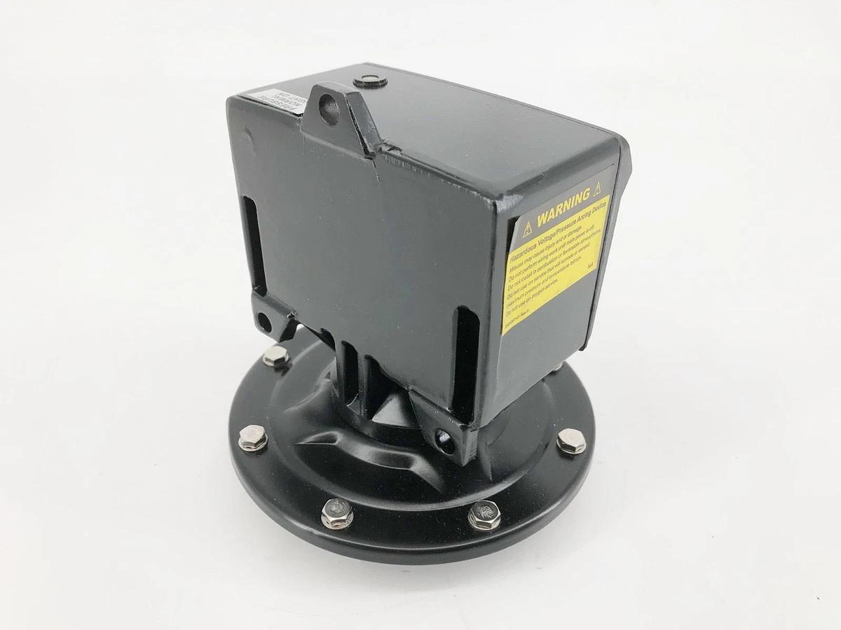 New Ashcroft B424B XFM Pressure Switch 30" H2O 15A 125/250/480VAC 1/2A 125VDC
