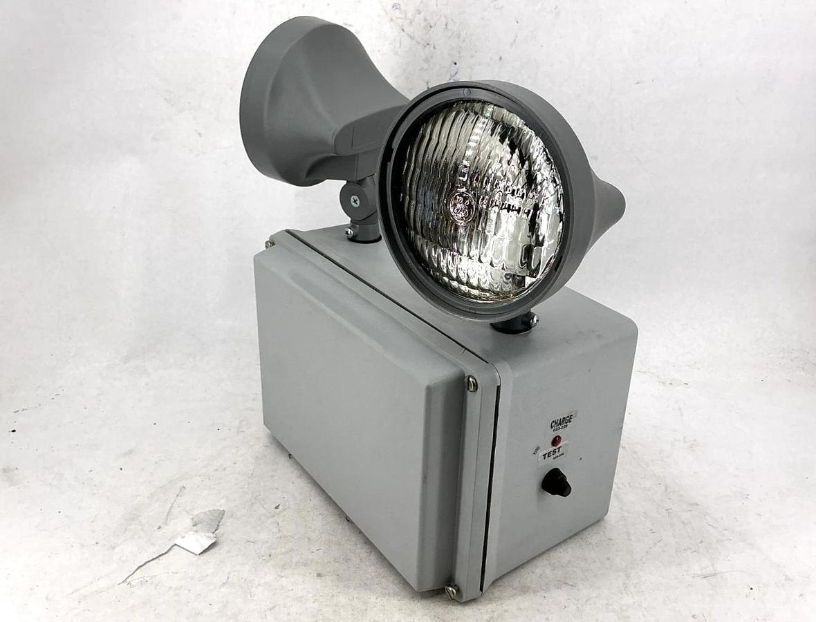 New Cooper Lighting UMB1 Sure-Lites Wet Location Emergency Light 6V 18W - No Box