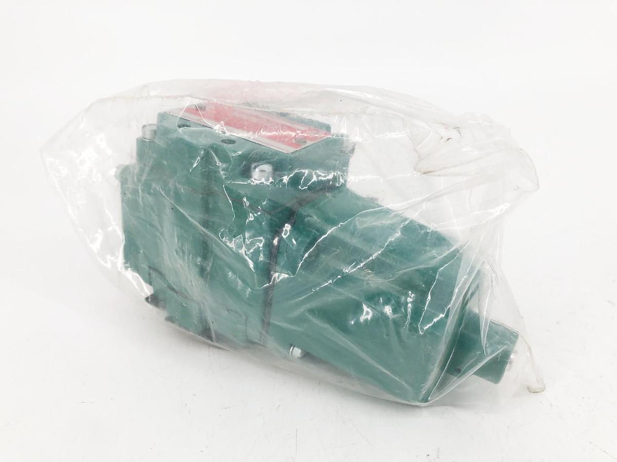 New Numatics 12SAD4 OA11B30 Pneumatic Solenoid MK10 120V .16A 12SAD400OA11B30