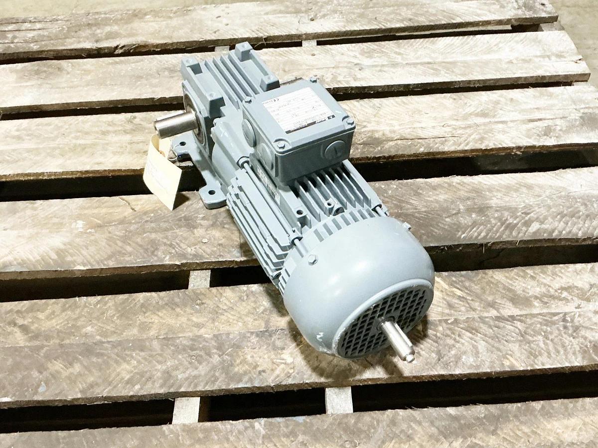 New Bauer 10713329-1 Gear Motor BS06-13U/DPE08XB4-TF-ZW/C3 575V 163RPM Output