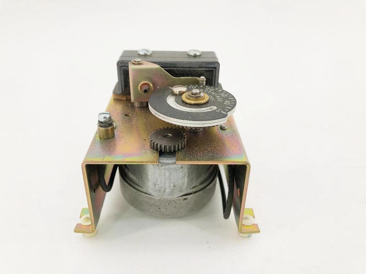 New Industrial Timer Company CM-10 Timer 0 s 3 h 120V 60Hz 830210-011