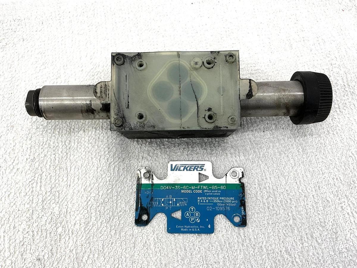 Used Vickers DG4V-3S-6C-M-FTWL-B5-60 Solenoid Directional Valve 5000PSI