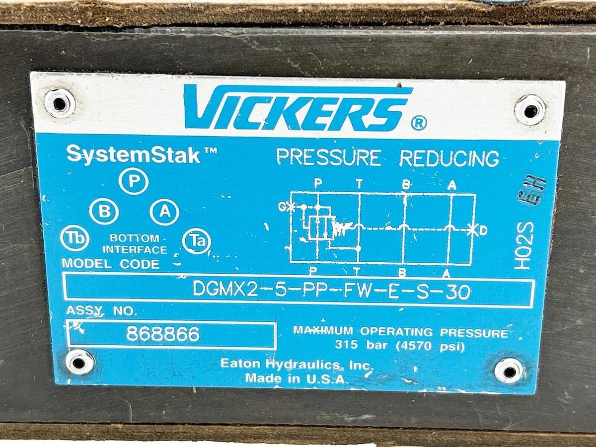 New Vickers DGMX2-5-PP-FW-E-S-30 Pressure Reducing Valve 868866 - No Box