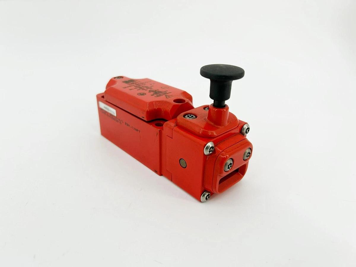 Used Omron Sti T4011-L021SN Safety Interlock Switch, 2NC/2NO 1/2NPT, 44533-1110