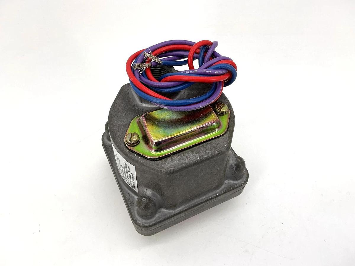 New Barksdale D1H-A80SS Pressure or Vacuum Actuated Switch Adj Range 0.5-80PSI