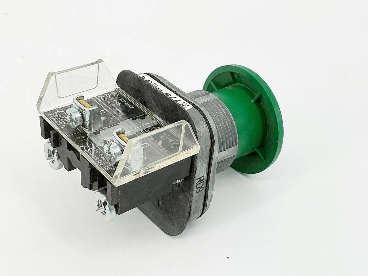 New Allen Bradley 800T-D1D1 Momentary Push Button Green Mushroom Head