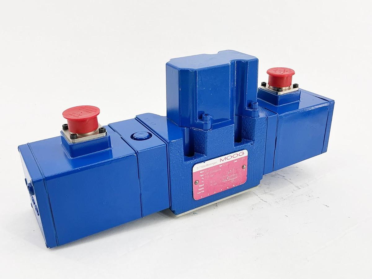 New Moog D651-413 Proportional Valve 210Bar 10-15V - No Box