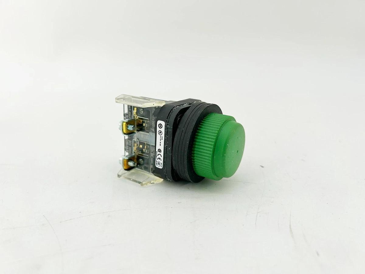 New Allen Bradley 800H-R1D1 30mm Momentary Push Button 800H PB