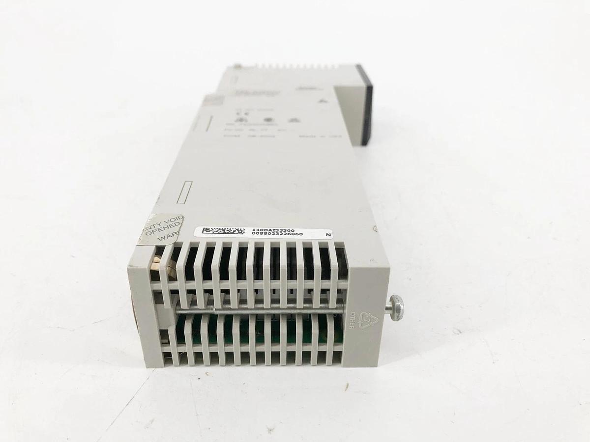 Used Schneider Automation 140DAI35300 TSX Quantum Discrete Input Module AC IN 24V 4X8