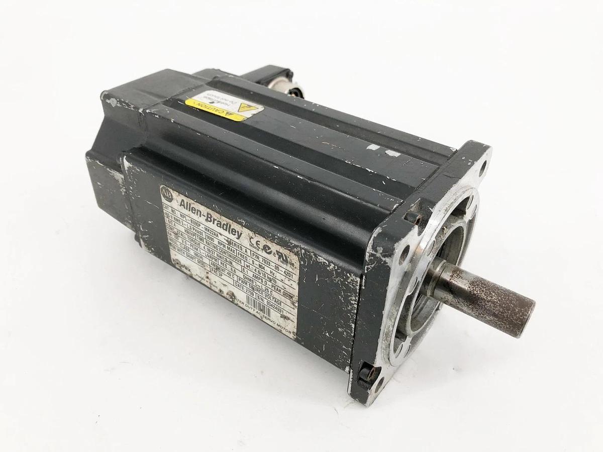 Used Allen Bradley MPL-B330P-MK22AA Ser. A Servo Motor 460V 3PH 5000rpm 7033-05-4201