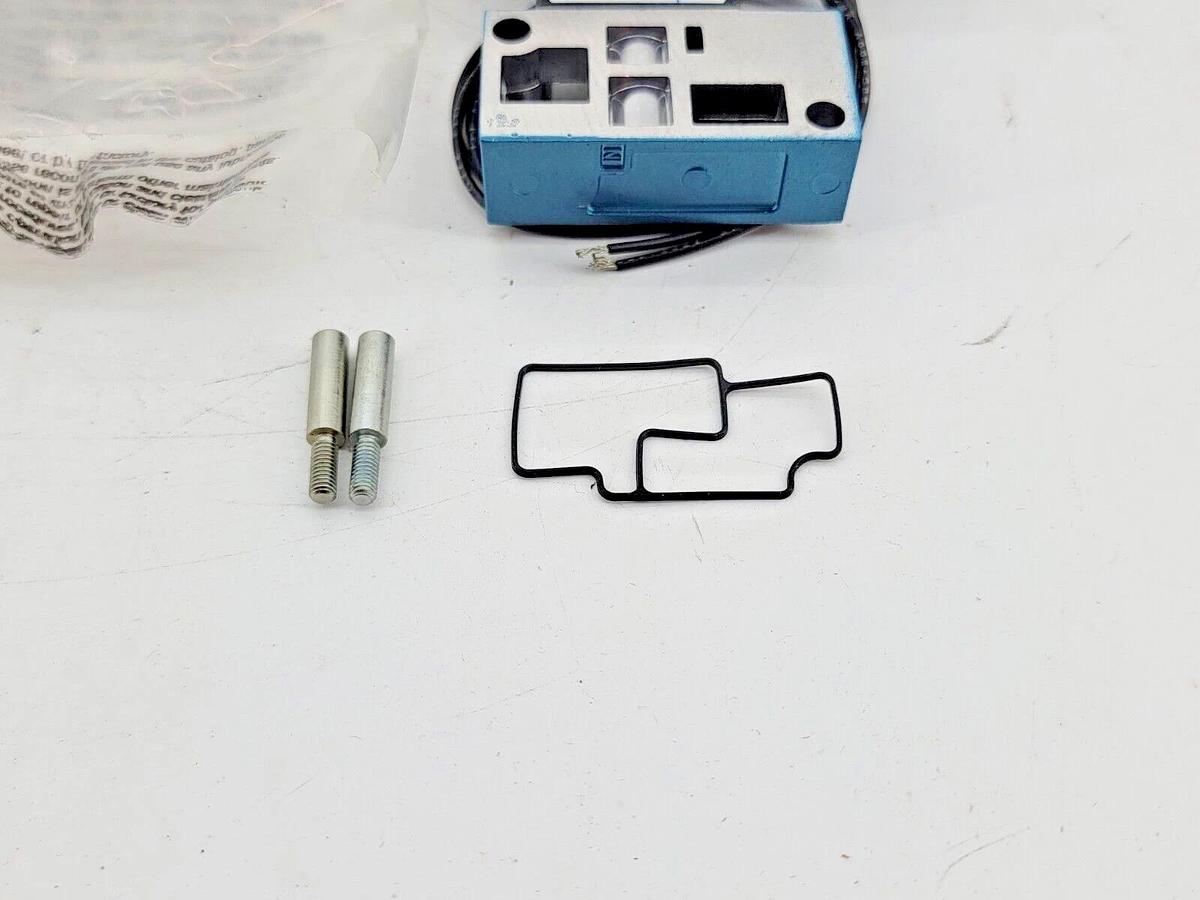 New Mac Valves 36A-SAC-JDAA-1GA Solenoid Valve 24VDC 5.4W Vac-120PSI