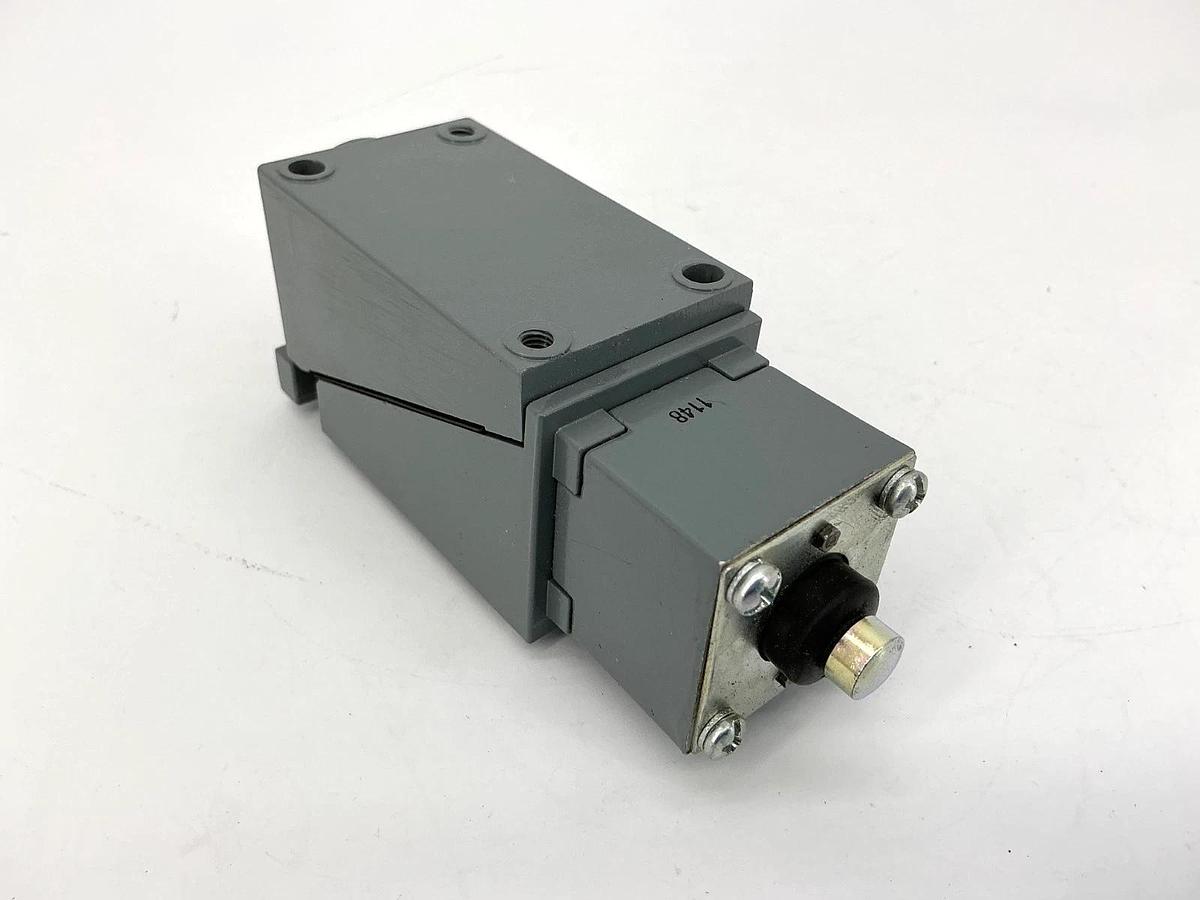 New Allen Bradley 802T-BP Ser J Oiltight Limit Switch 10A 600VAC 802TBP
