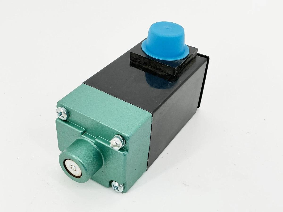 New Numatics 225-266B Solenoid Coil 24VDC 6W