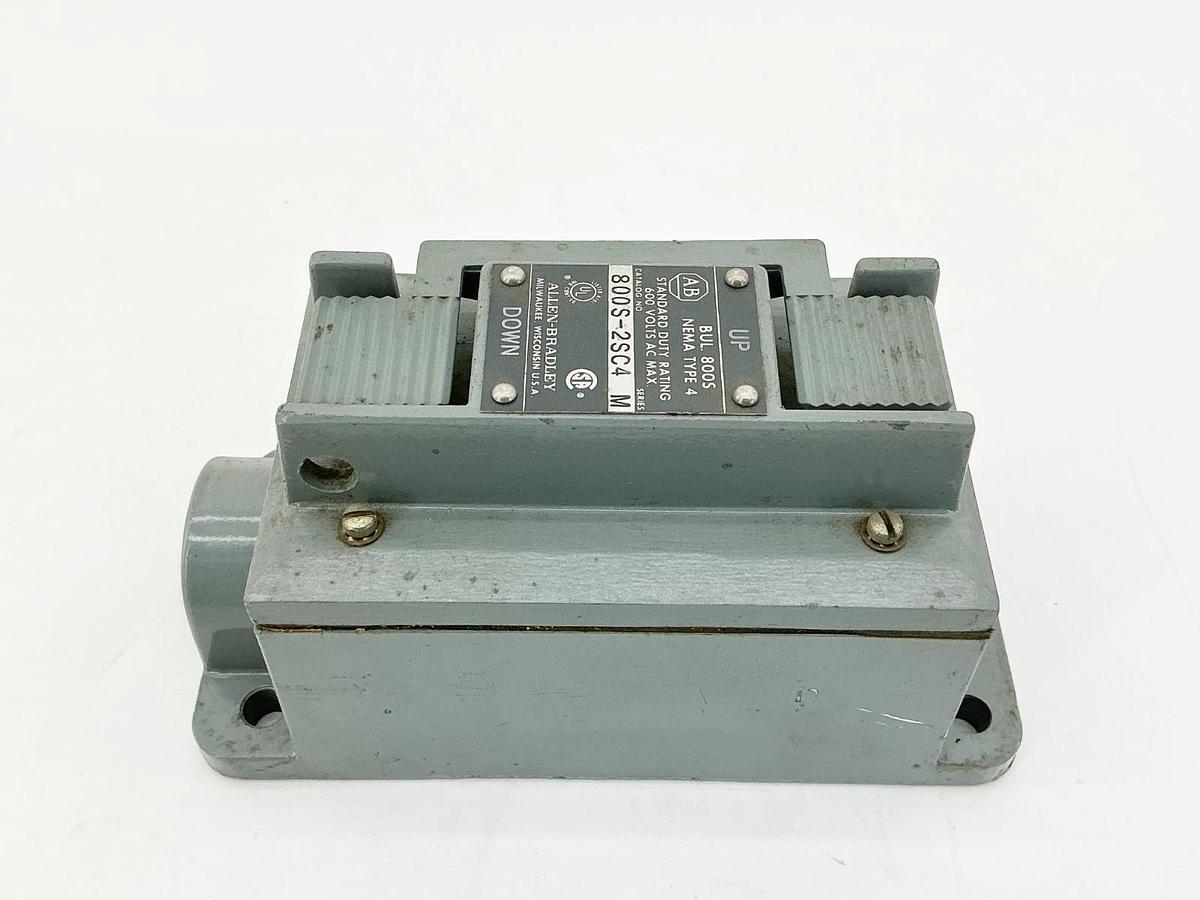 New Allen Bradley 800S-2SC4 Momentary Operated Lever 600V NEMA 4 Ser.M - No Box
