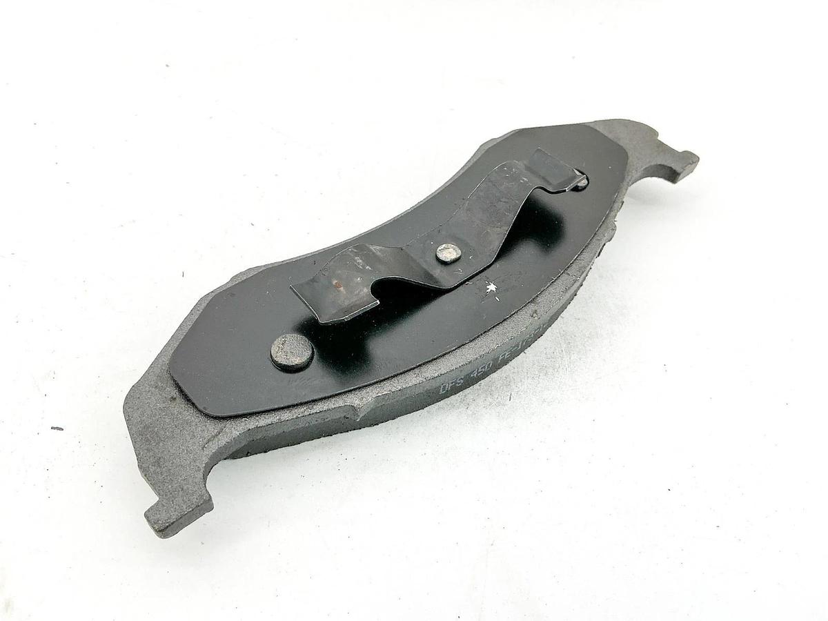 New Duralast MKD477 Brake Pad Kit 090054