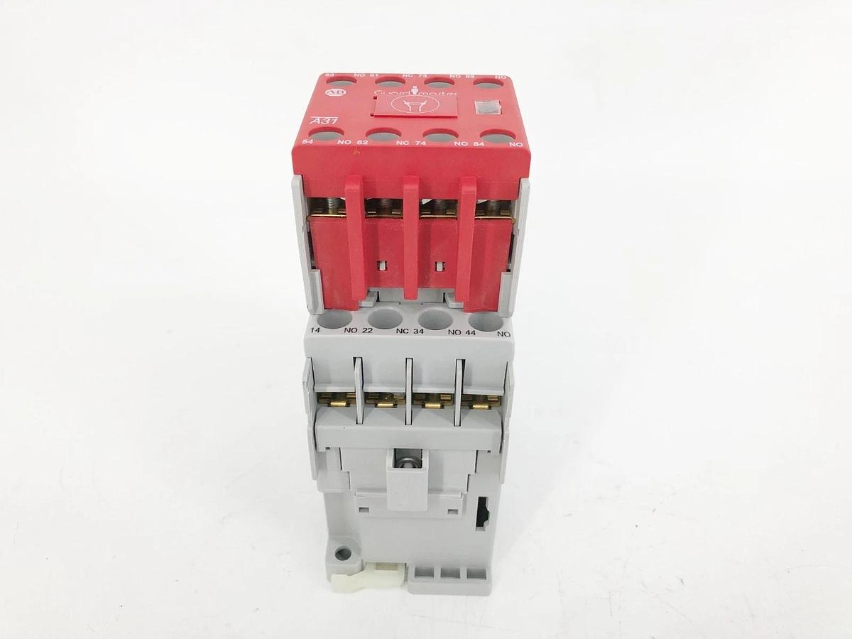 New Allen Bradley 700S-CF620EJC Ser. A Safety Control Relay 24VDC