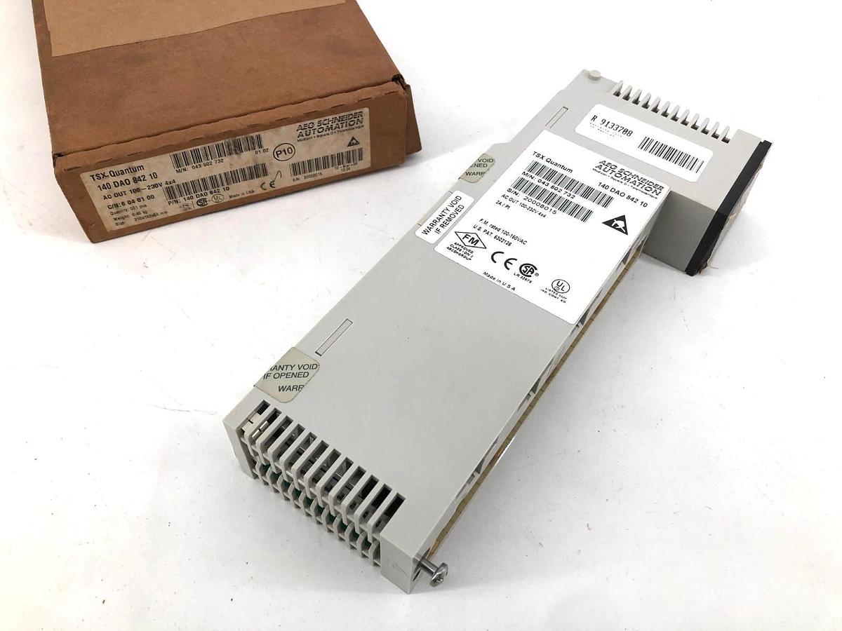 New Schneider Automation 140DAO84210 Output Module 100-230VAC 4x4 Modicon