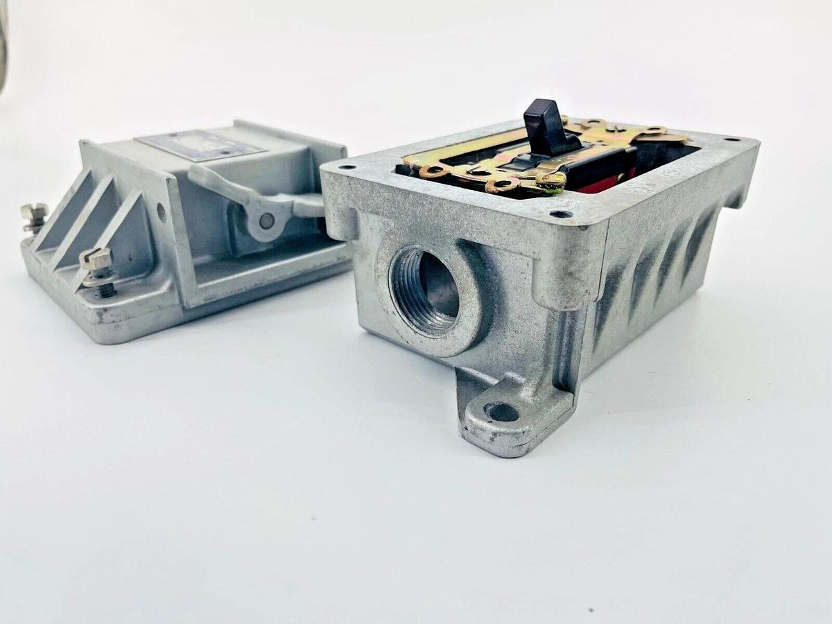 New Square D 2510KR2H Switch 30A 3P 10HP 575VAC 3PH Toggle NEMA 7/9