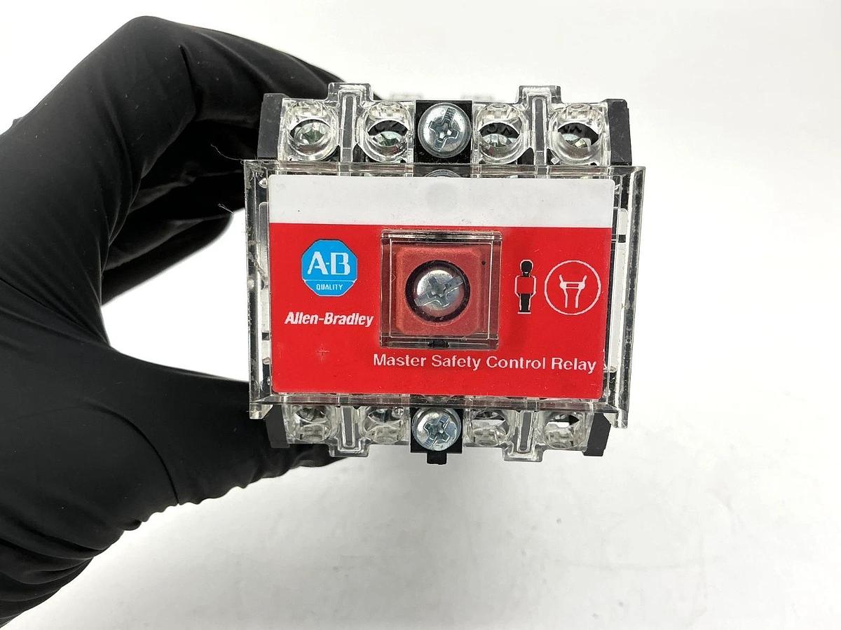 New Allen Bradley 700S-DCPK1020DZ24 Ser E Master Safety Control Relay 24V No Box
