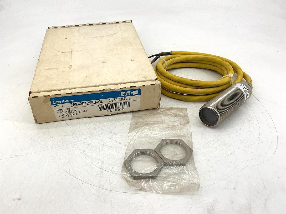 New Eaton Cutler-Hammer E58-30TD250-GL Ser A1 Photoelectric Sensor 132VAC 30VDC