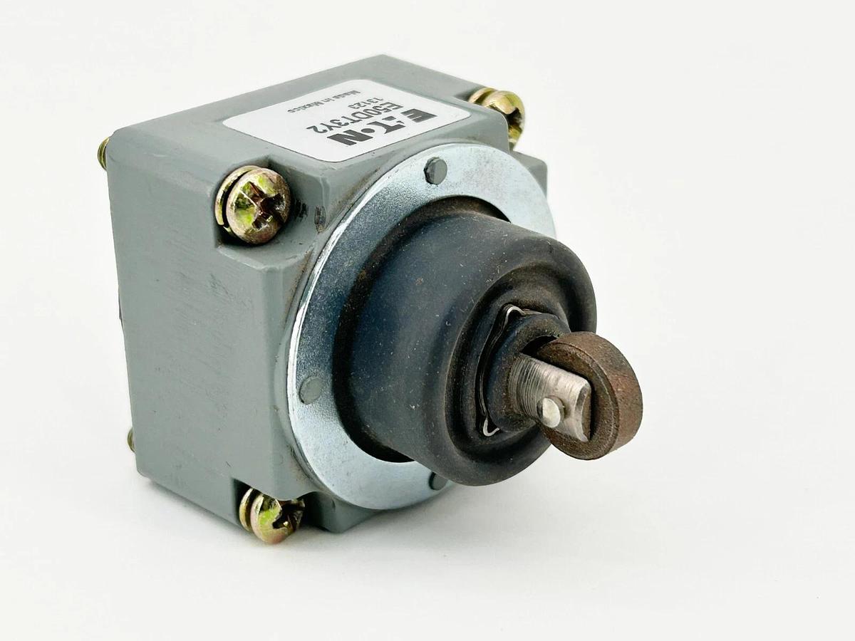 New Eaton E50DT3Y2 Limit Switch Head Spring Return Top Push Roller