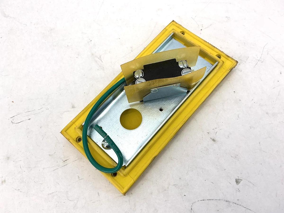 New Woodhead 4022 Pendant Control Station 20A 250V Missing Parts See All Photos