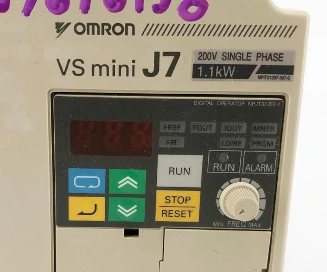 New Omron Yaskawa CIMR-J7AZB0P7 Inverter Drive VS Mini J7
