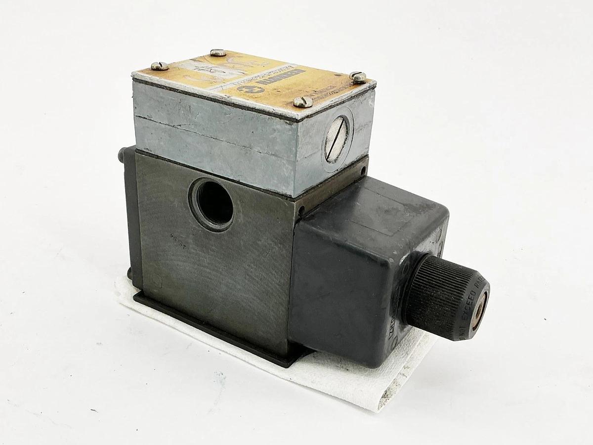 Used Rexroth 4WE10C31/CW110N9DA/V Directional Control Valve 110/120V