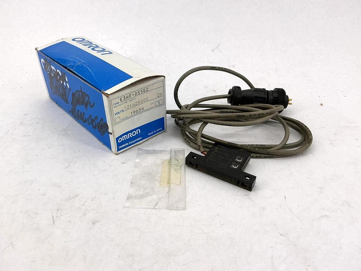 Used Omron E3HF-DS5E2 Photoelectric Sensor Switch 12/24VDC