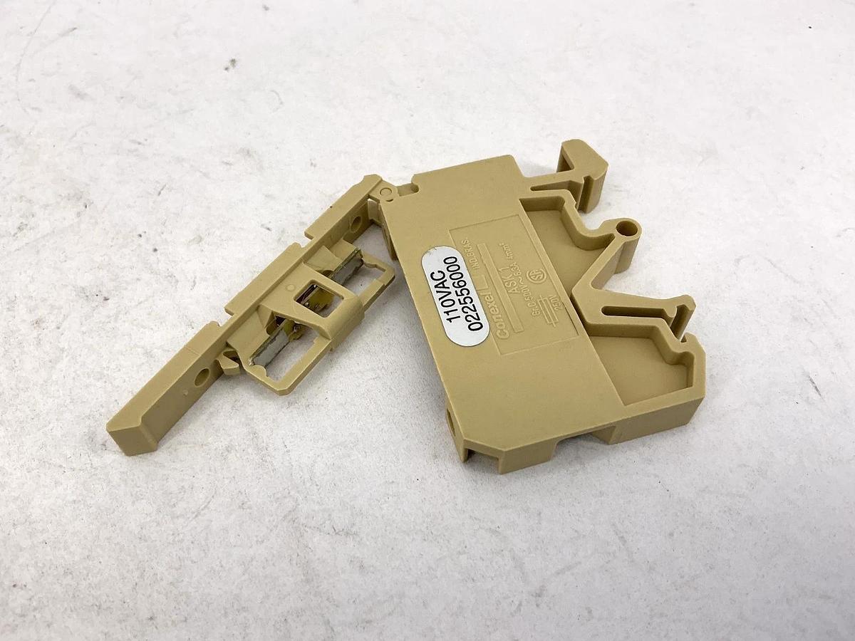 Lot of 5 New Conexel 022556000 Terminal Fuse Holder 110/120VAC 022556-000