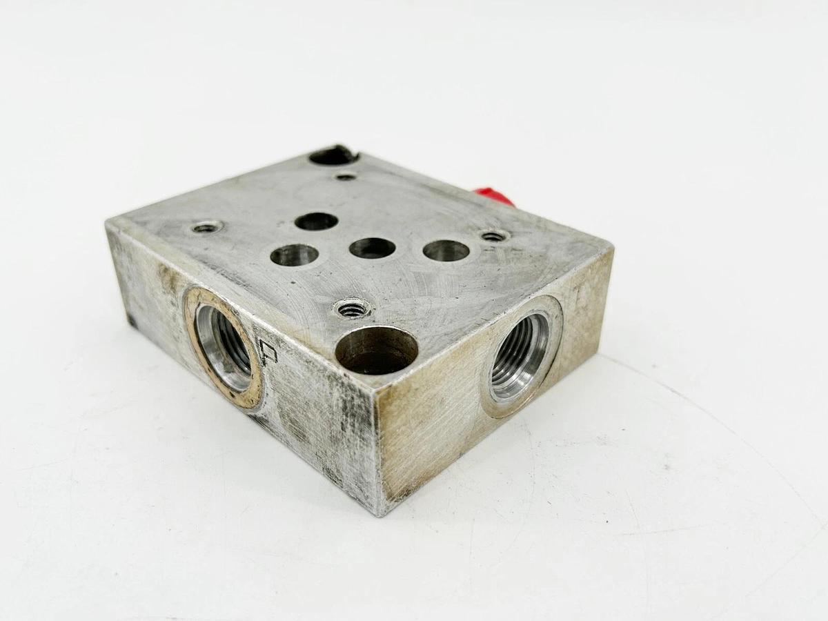 Used Daman Products AD05SPS8S Alumunum Valve Subplate 3000PSI 1/2" SAE Side Ported
