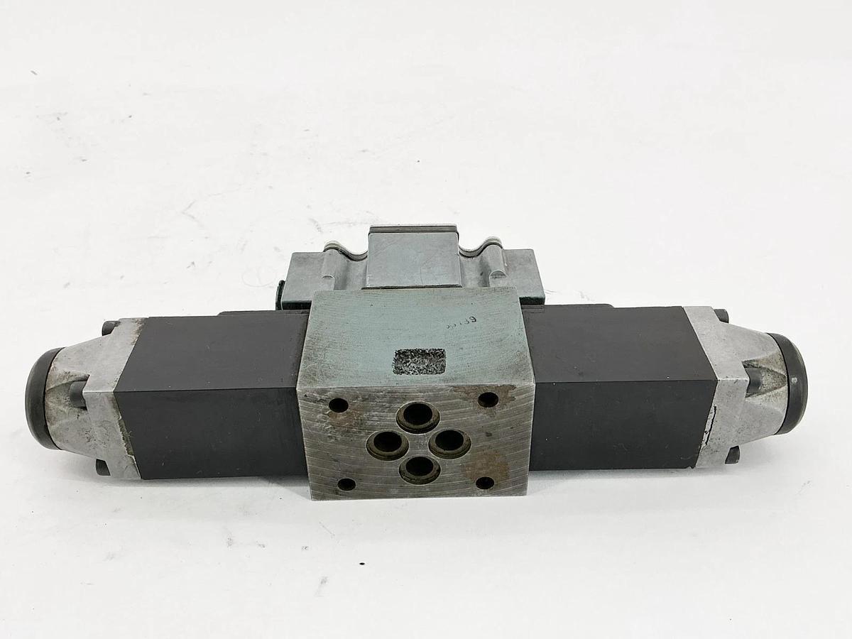 Used Rexroth 4WE6J52/AW120-60-NDAL/B10V Control Valve 120V 46VA 60Hz