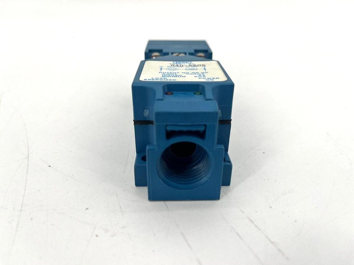 New ISSC R40-A605 Proximity Switch 90-250VAC