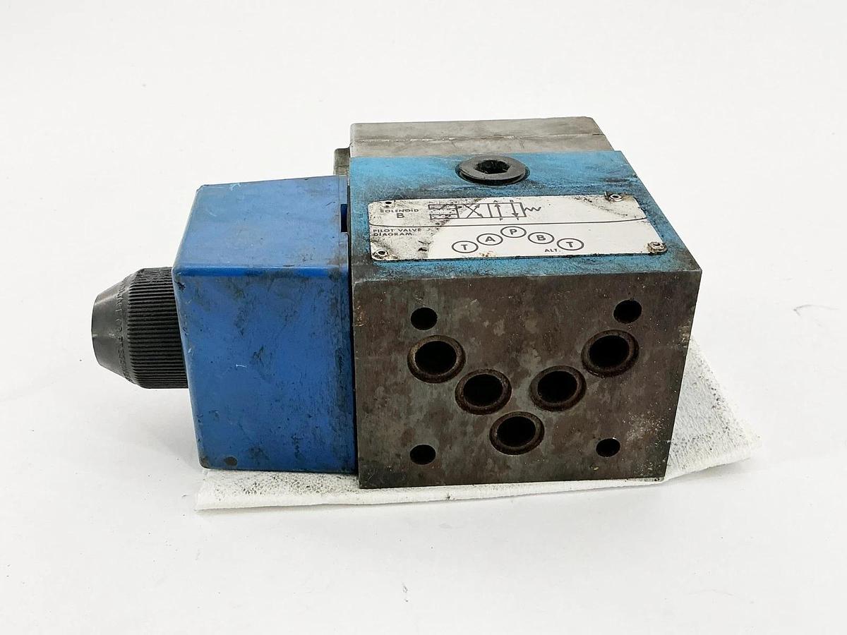 Used Vickers DG4S4W012A-B-60 Solenoid Valve 110/120V 50/60Hz 879249