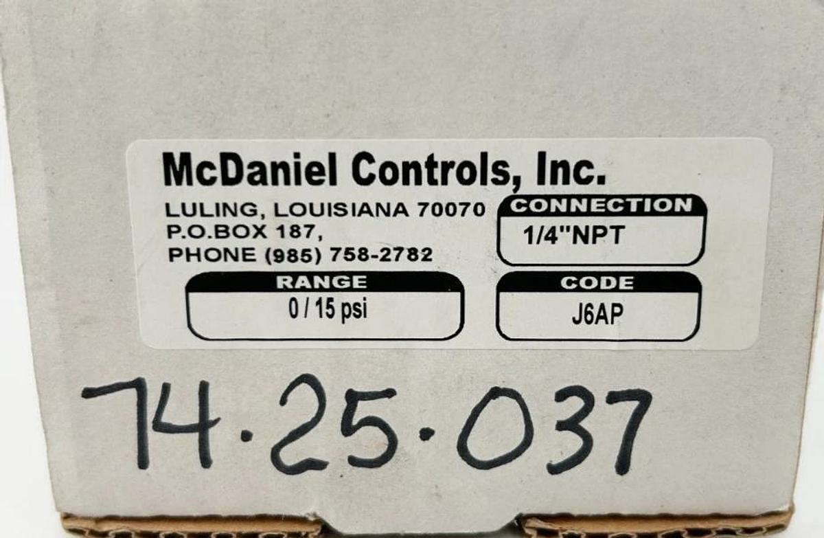 New McDaniel Controls J6AP Gauge 0-15psi 1/4" NPT