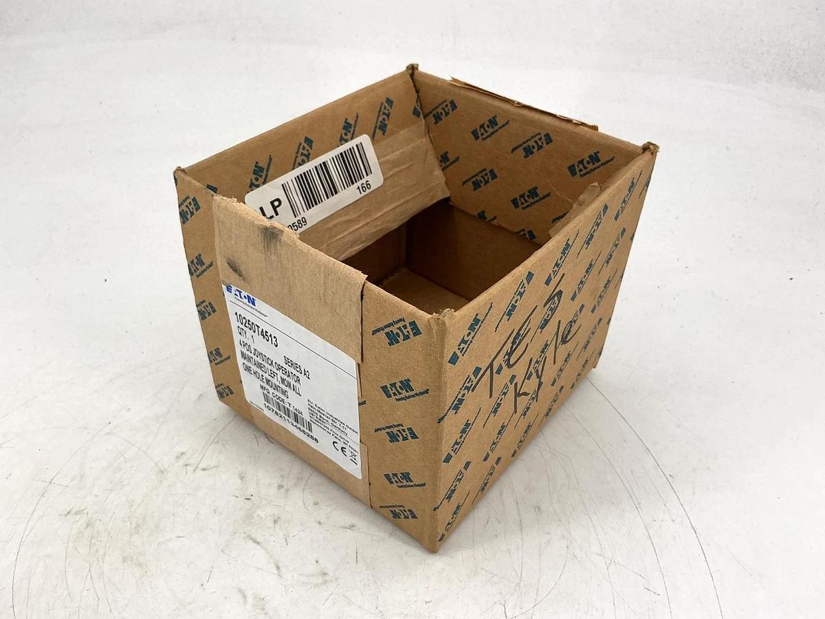 New Eaton 10250T4513 Ser A2 Joystick Operator Oiltight 4Pos Left/Right/Up/Down