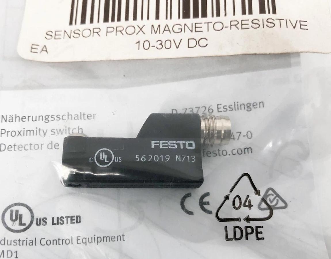 New Festo SMT-8-SL-PS-LED-24-B Proximity Sensor 10-30V 3W 562019