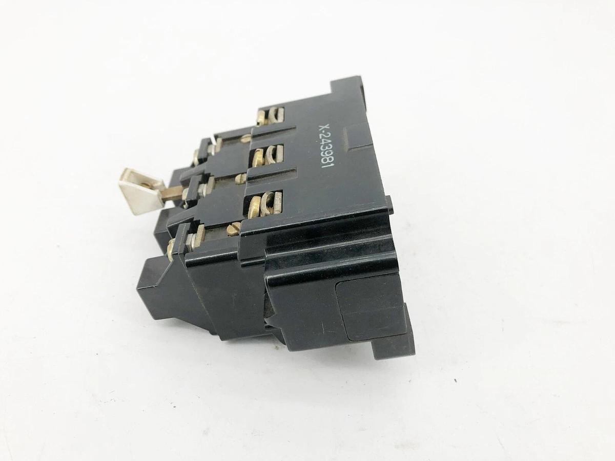 Used Allen Bradley X-243981 Overload Relay 600VAC W/ WL44 Heater Elements