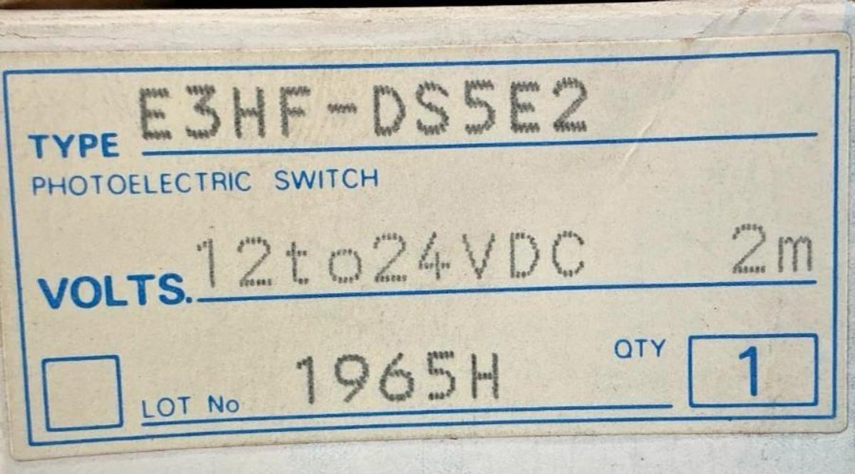 Used Omron E3HF-DS5E2 Photoelectric Sensor Switch 12/24VDC