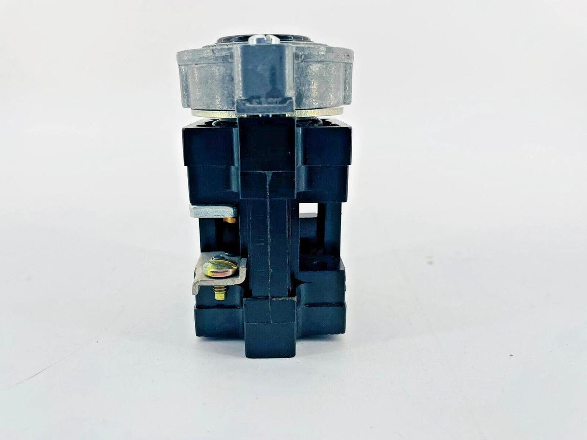 Used Cutler Hammer 10250H 479A11 Pushbutton 600V Black