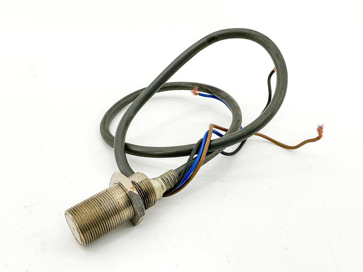 Used Lot of 2 Omron E2E-X5E1 Proximity Sensor 12-24V