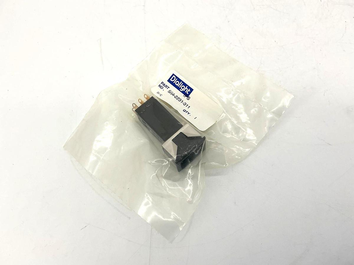 New Dialight 554-2231-311 Panel Mount Pushbutton Switch 8-Pin 1A 125VAC