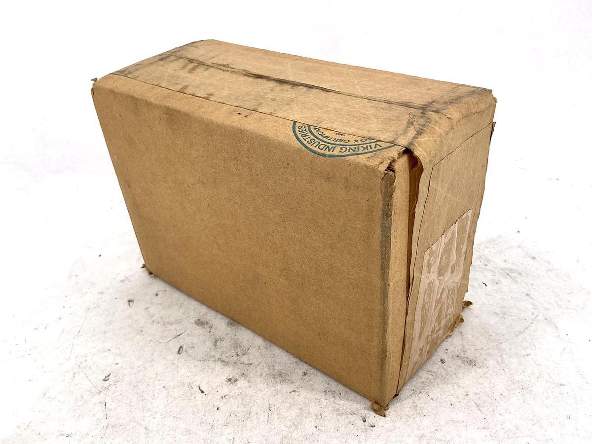 Box of 2 New Stonco CLD1500 PAR 38 Lamp Holder Medium Base 2-Wire 660V
